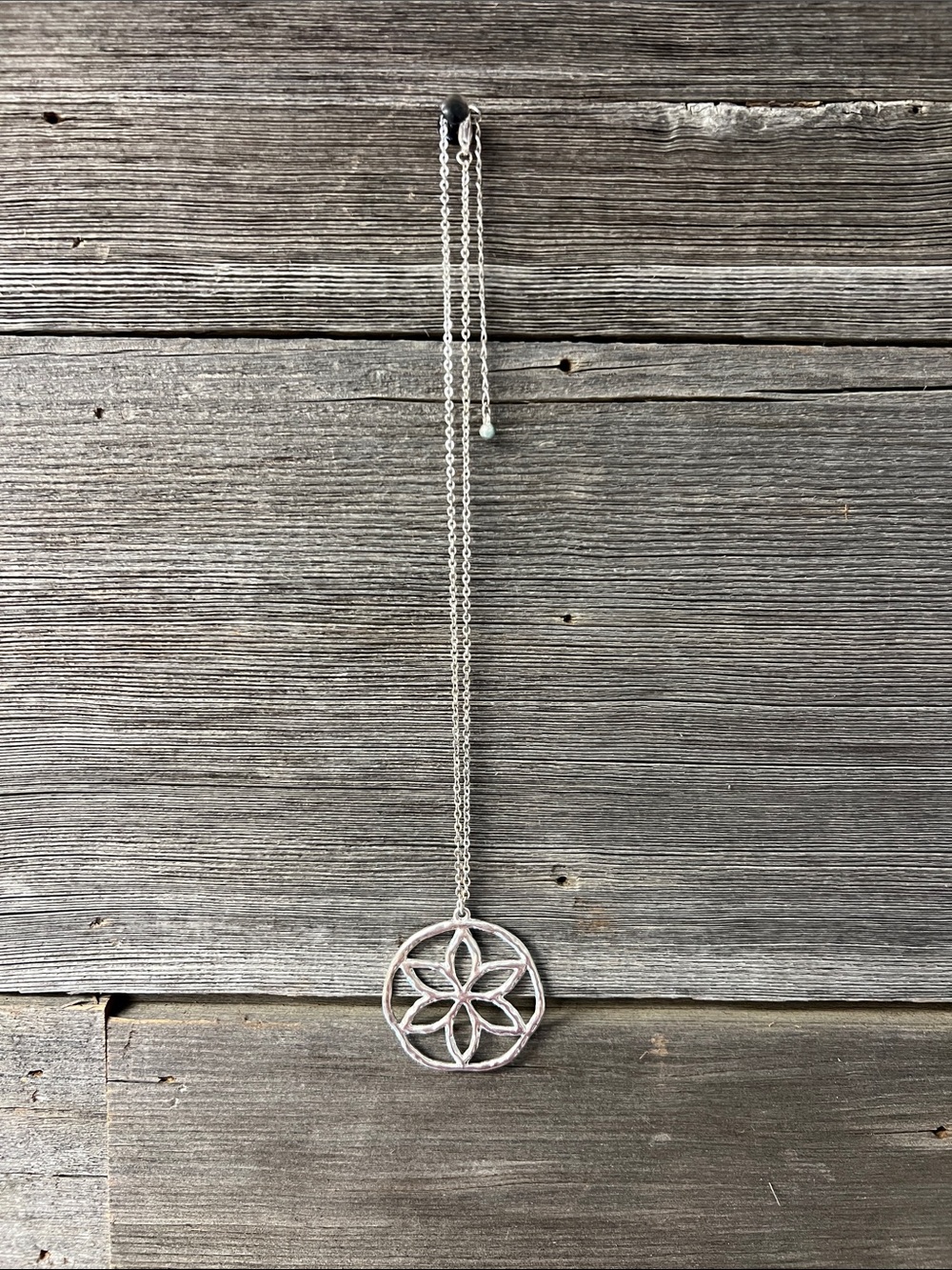 Jewelry: Silver Flower Pendant Necklace 90s/Y2K